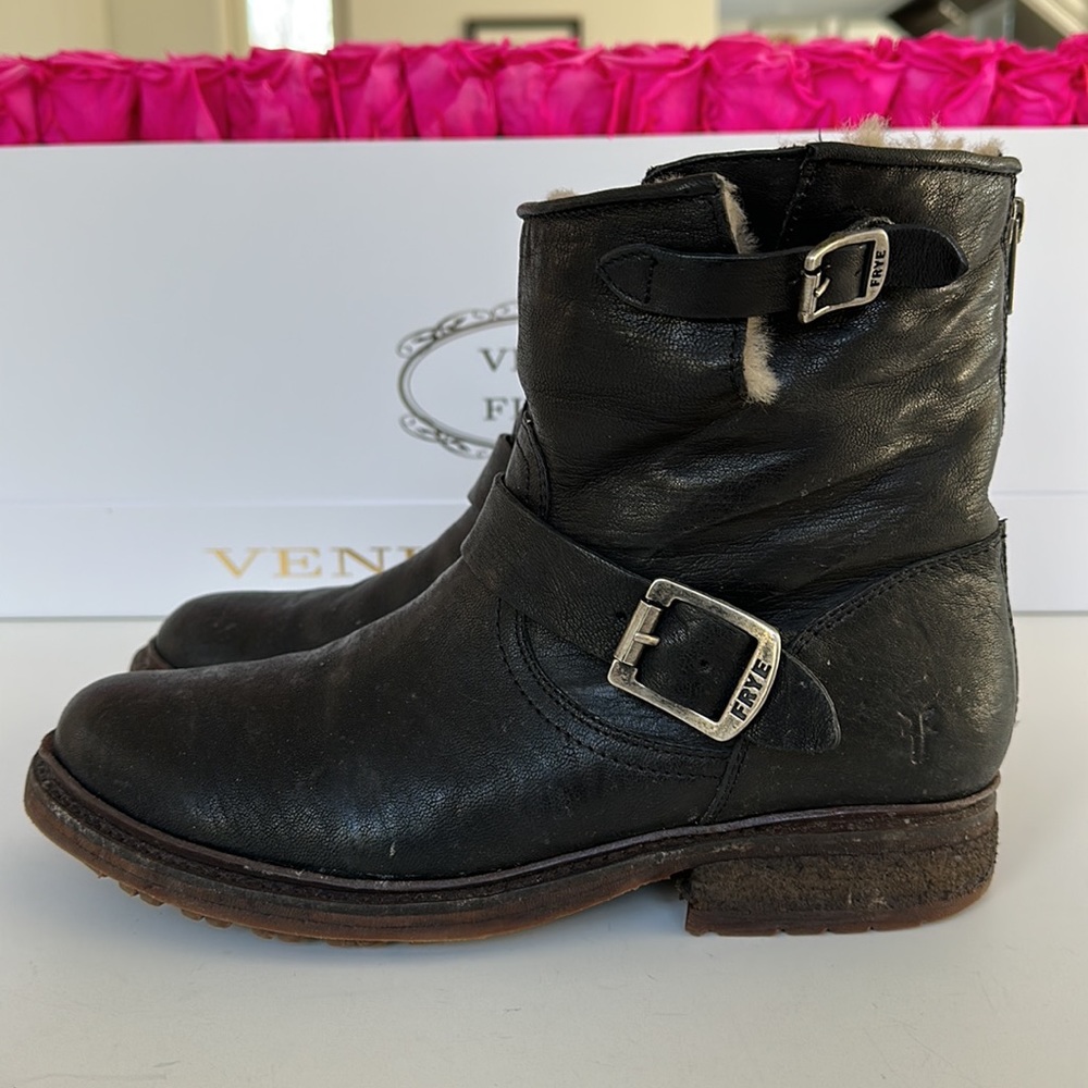 Women’s Frye Valerie 6 Black Antique Soft Vintage Shearling Motorcycle B…